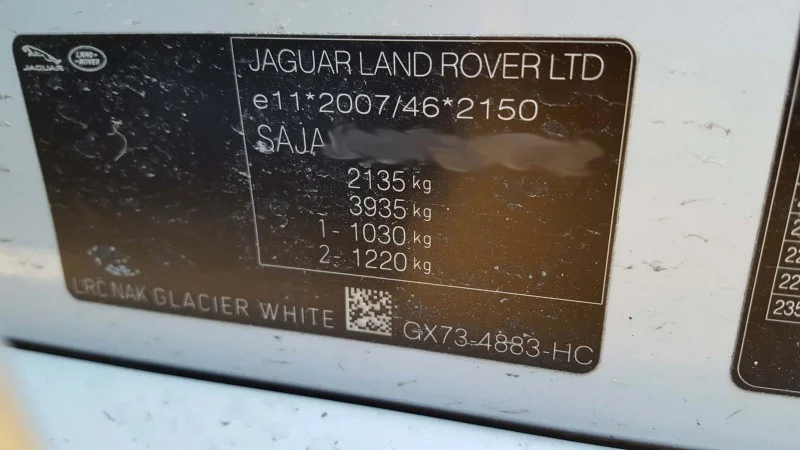 Jaguar Lackcode Etikett am Fahrzeug &ndash; finden Sie Ihren genauen Farbton.