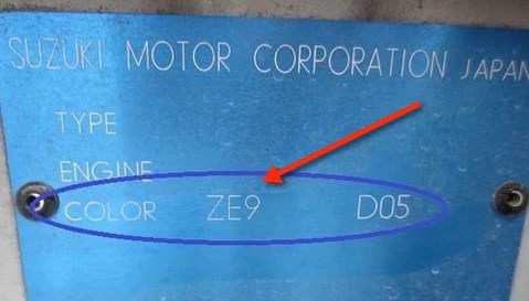 SUZUKI Farbcode-Aufkleber am Fahrzeug &ndash; finden Sie Ihre genaue Farbnuance.